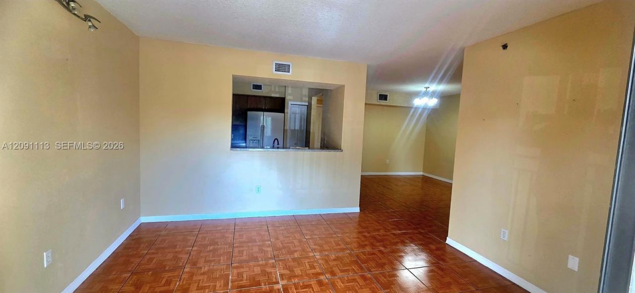 9300 Fontainebleau Blvd , Unit E213, Miami, FL 33172 Photo