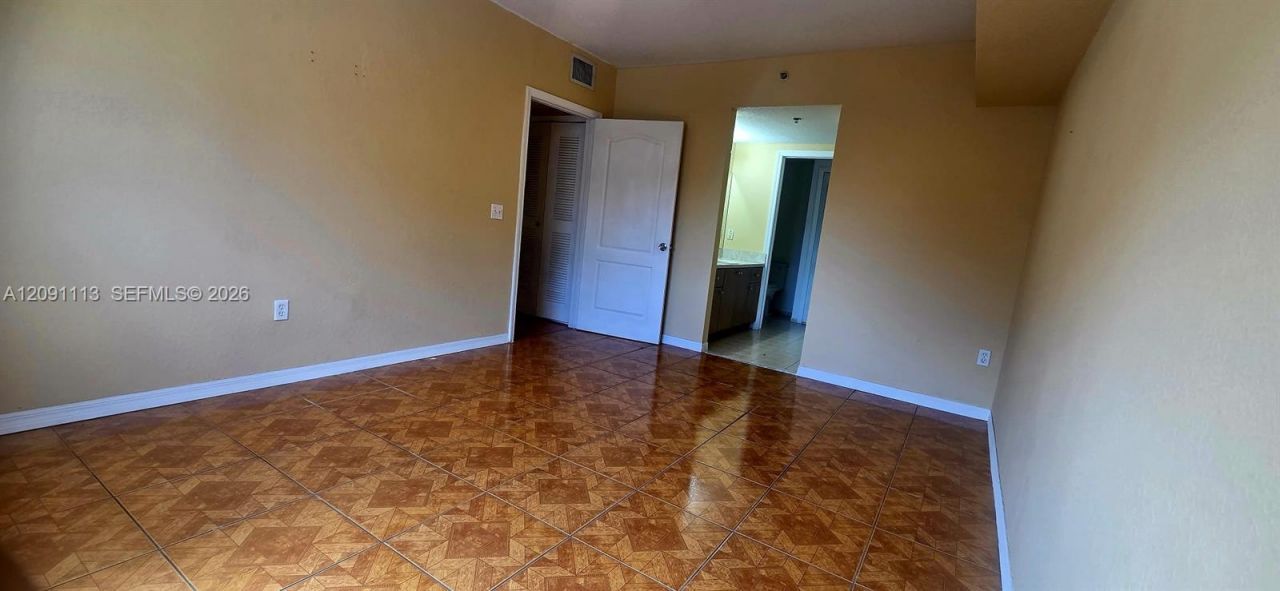 9300 Fontainebleau Blvd , Unit E213, Miami, FL 33172 Photo