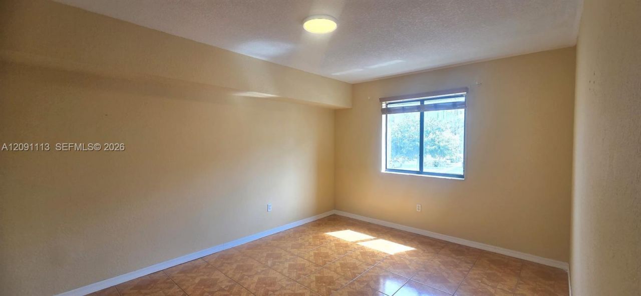9300 Fontainebleau Blvd , Unit E213, Miami, FL 33172 Photo