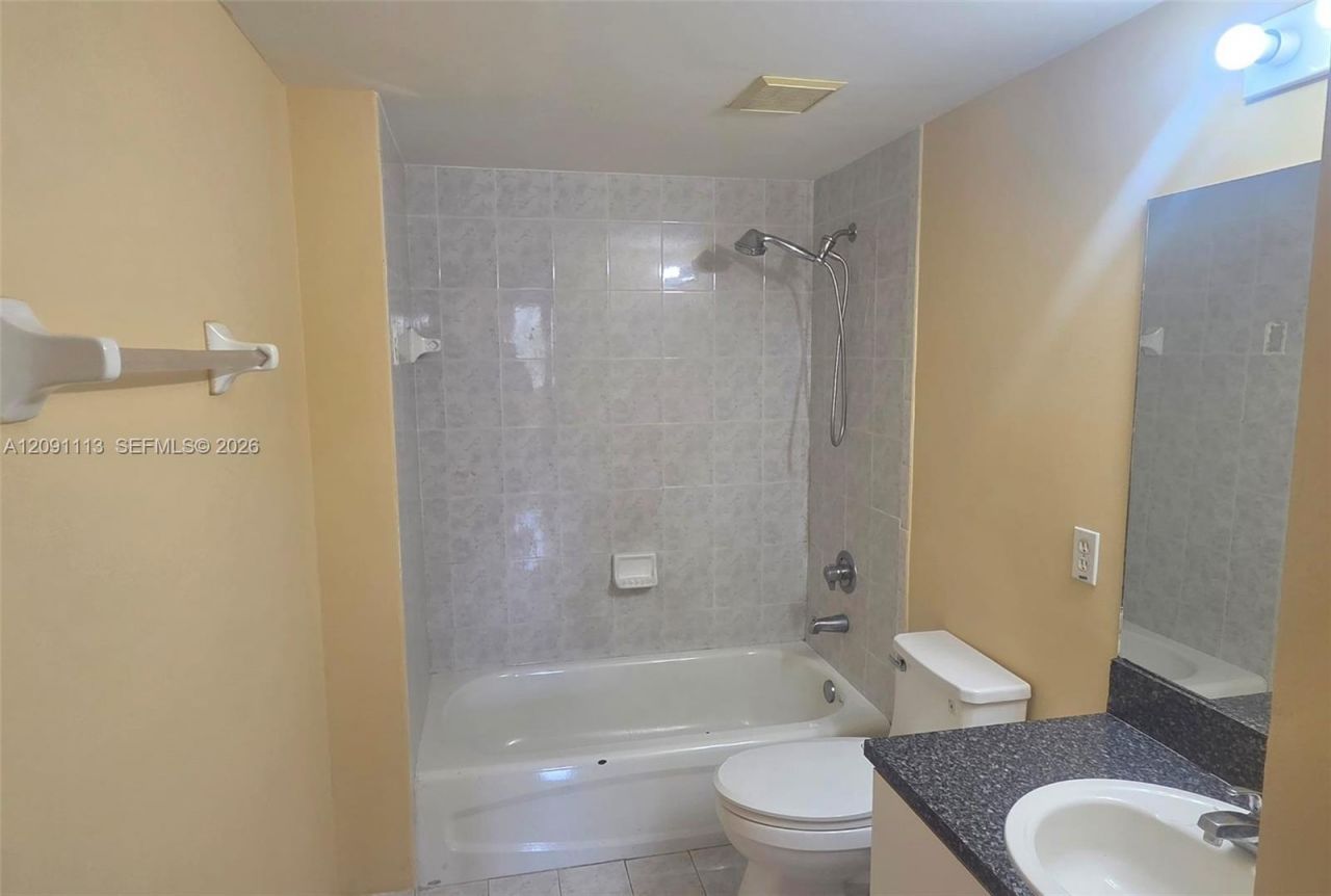 9300 Fontainebleau Blvd , Unit E213, Miami, FL 33172 Photo