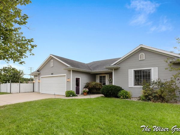 5595 Fieldstone Drive SW, Wyoming, MI 49418