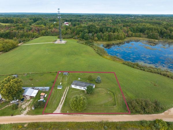 20428 5 Mile Road, Stanwood, MI 49346