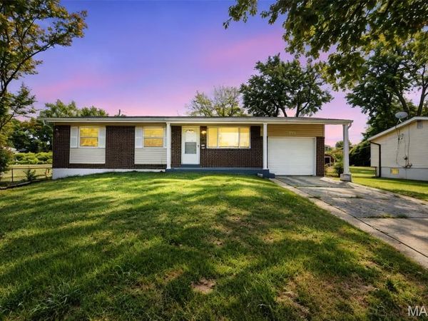150 N Saint Charles Street, Florissant, MO 63031