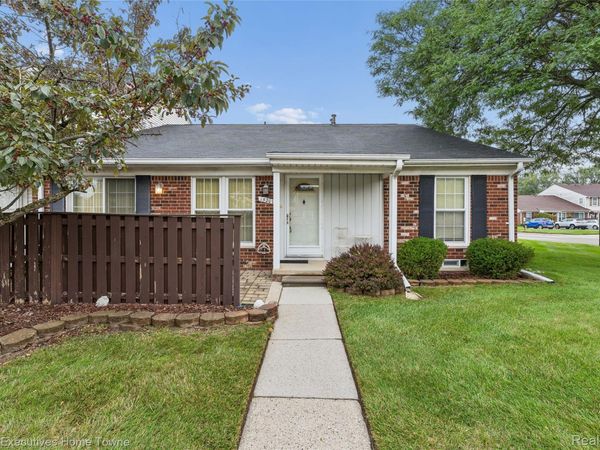 15209 Renshaw Drive, Clinton Township, Mi 48038