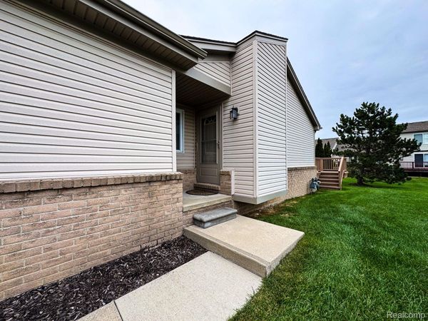 53240 Glen Oak Drive , Chesterfield Township, Mi 48051