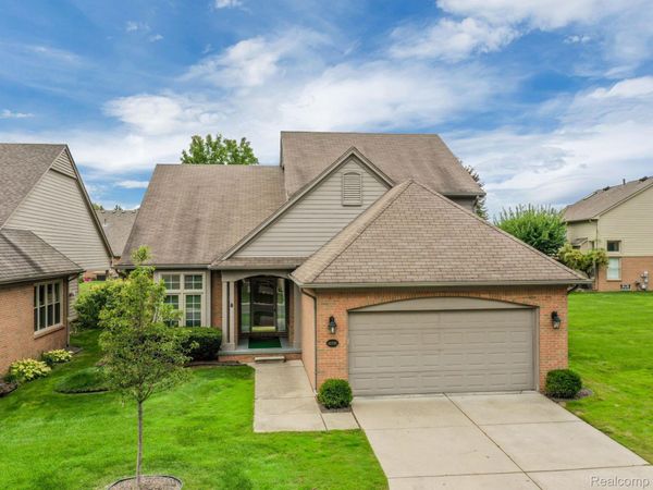43585 PERIGNON Drive , Sterling Heights, Mi 48314