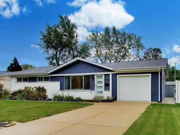 249 W Daniels Road, Palatine, IL 60067
