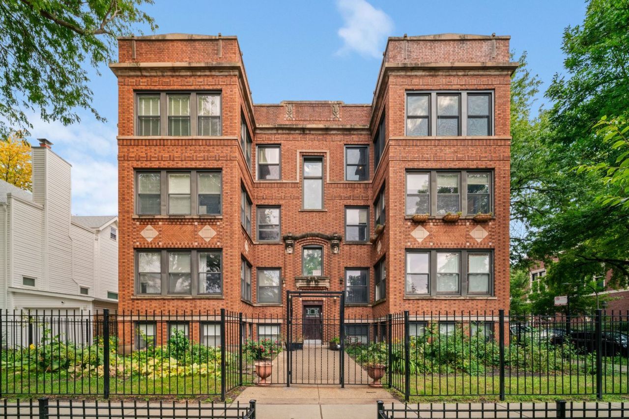 6701 N Bosworth Avenue, Unit 3, Chicago, IL 60626 Main Photo