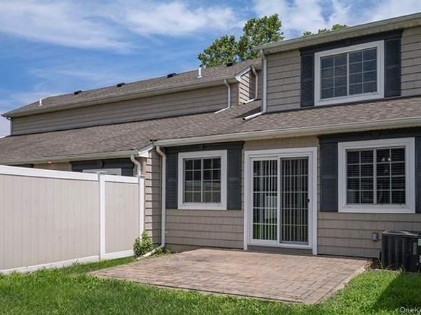2705 Townhouse Drive , Unit 2705, Coram, NY 11727