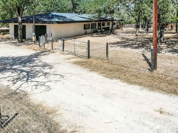150 Blackjack Rd., La Vernia, TX 78121
