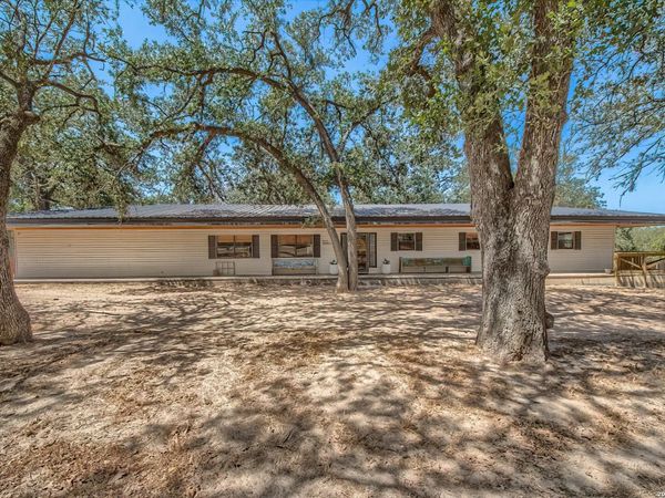 150 Blackjack Rd., La Vernia, TX 78121