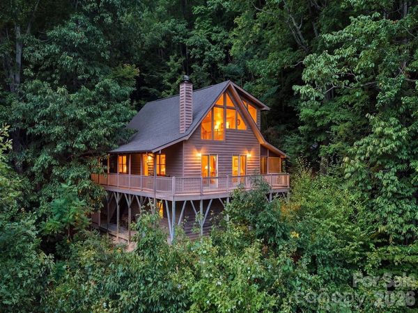 808 Nottingham Road , Maggie Valley, NC 28751
