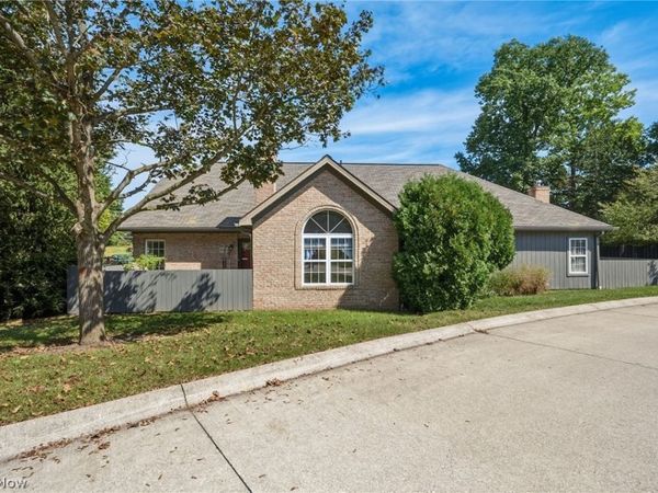 4035 Villas Drive, Stow, OH 44224
