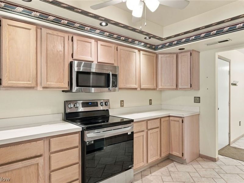 4035 Villas Drive, Stow, OH 44224 Photo 12