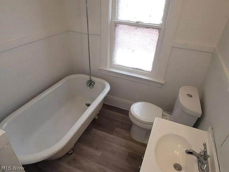 626 E 130th Street, Cleveland, OH 44108 Photo 8