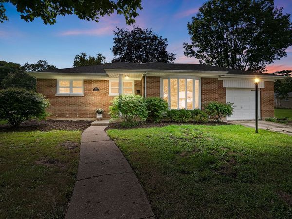 340 James Avenue , Mundelein, IL 60060