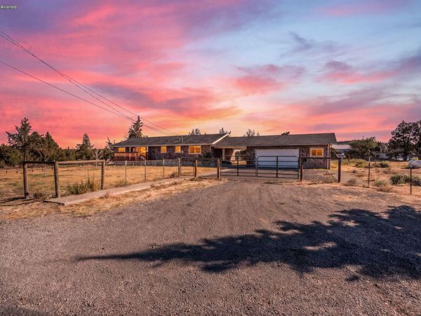 3890 NW 25th Street, Redmond, OR 97756