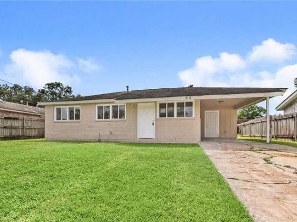 44 DAFFODIL Lane, Westwego, LA 70094