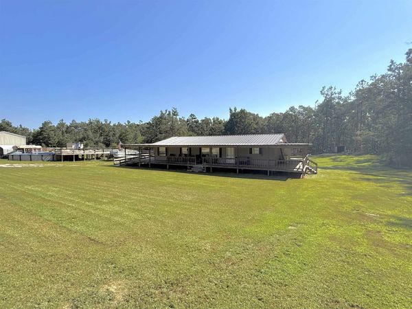 2295 BARRIERTOWN DR, Savannah, TN 38372