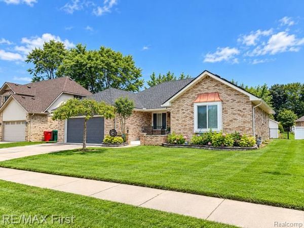 46210 Jackson Drive, Macomb Township, Mi 48044