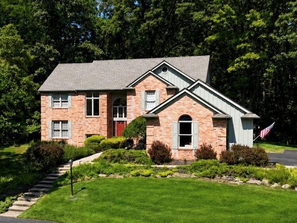 8290 Pawnee Trail, Hamburg Township, Mi 48169