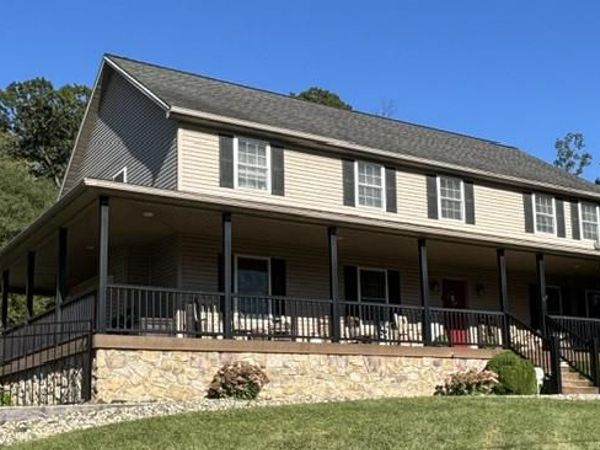 1147 LAKE ROAD , SPRING GROVE, PA 17362