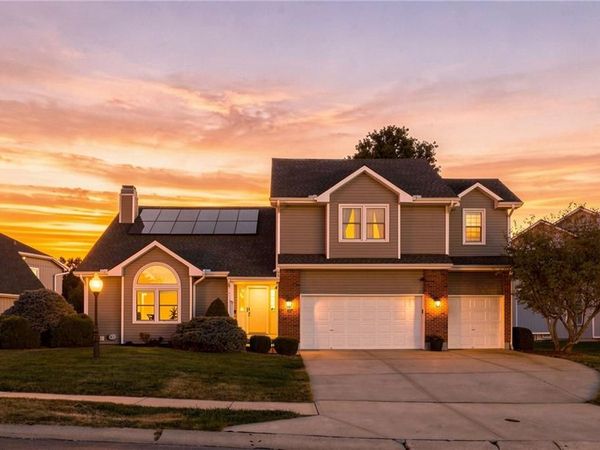 6726 N Charleston Drive, Kansas City, MO 64119