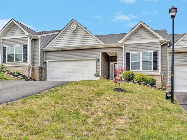 22 Carrington CT , Roanoke, VA 24019