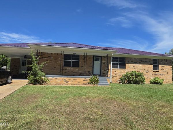 455 N Hill Street, Holly Springs, MS 38635