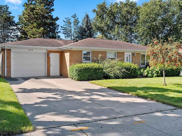 1934 DEBRA LANE, Green Bay, WI 54302