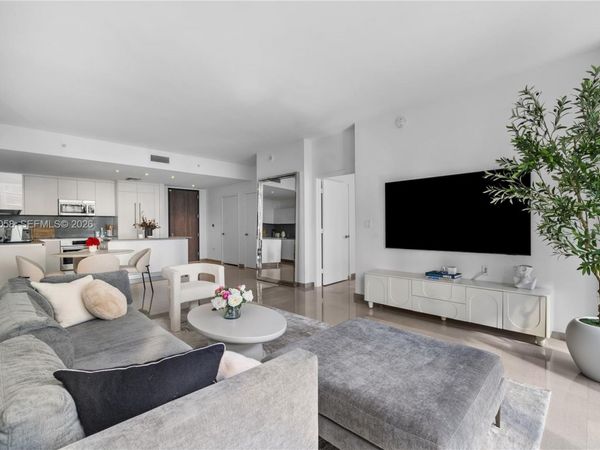 88 SW 7th St , Unit 809, Miami, FL 33130