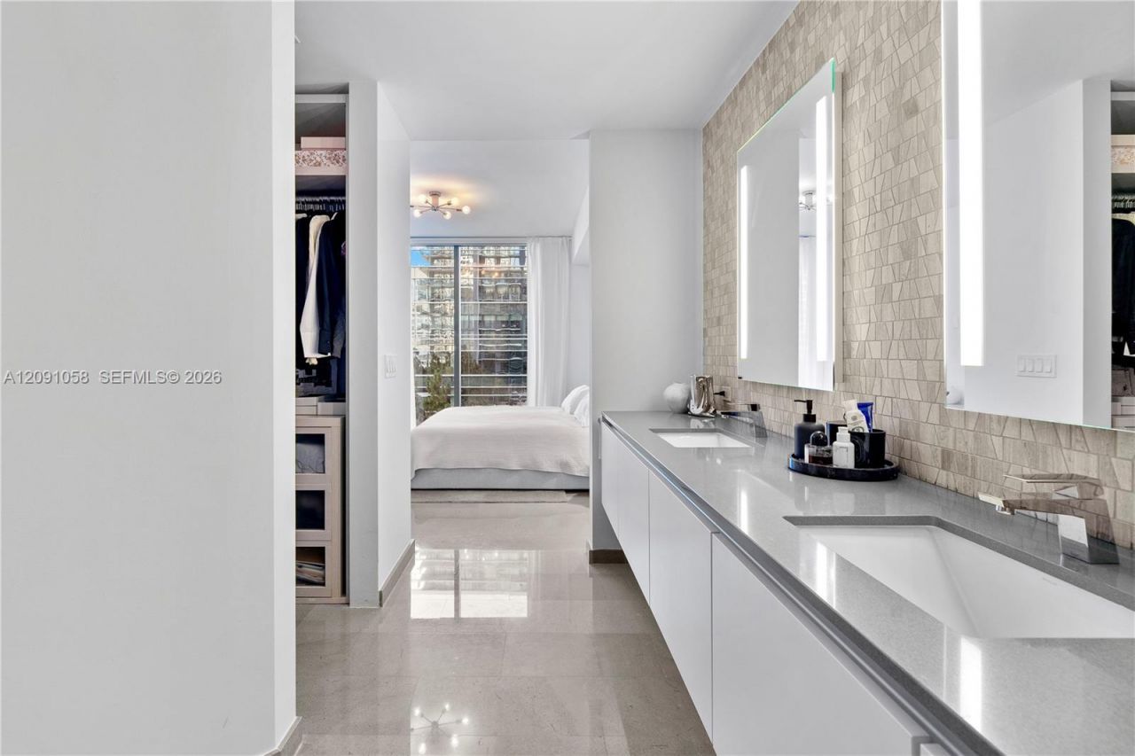 88 SW 7th St , Unit 809, Miami, FL 33130 Photo