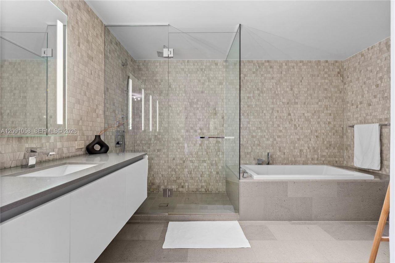 88 SW 7th St , Unit 809, Miami, FL 33130 Photo