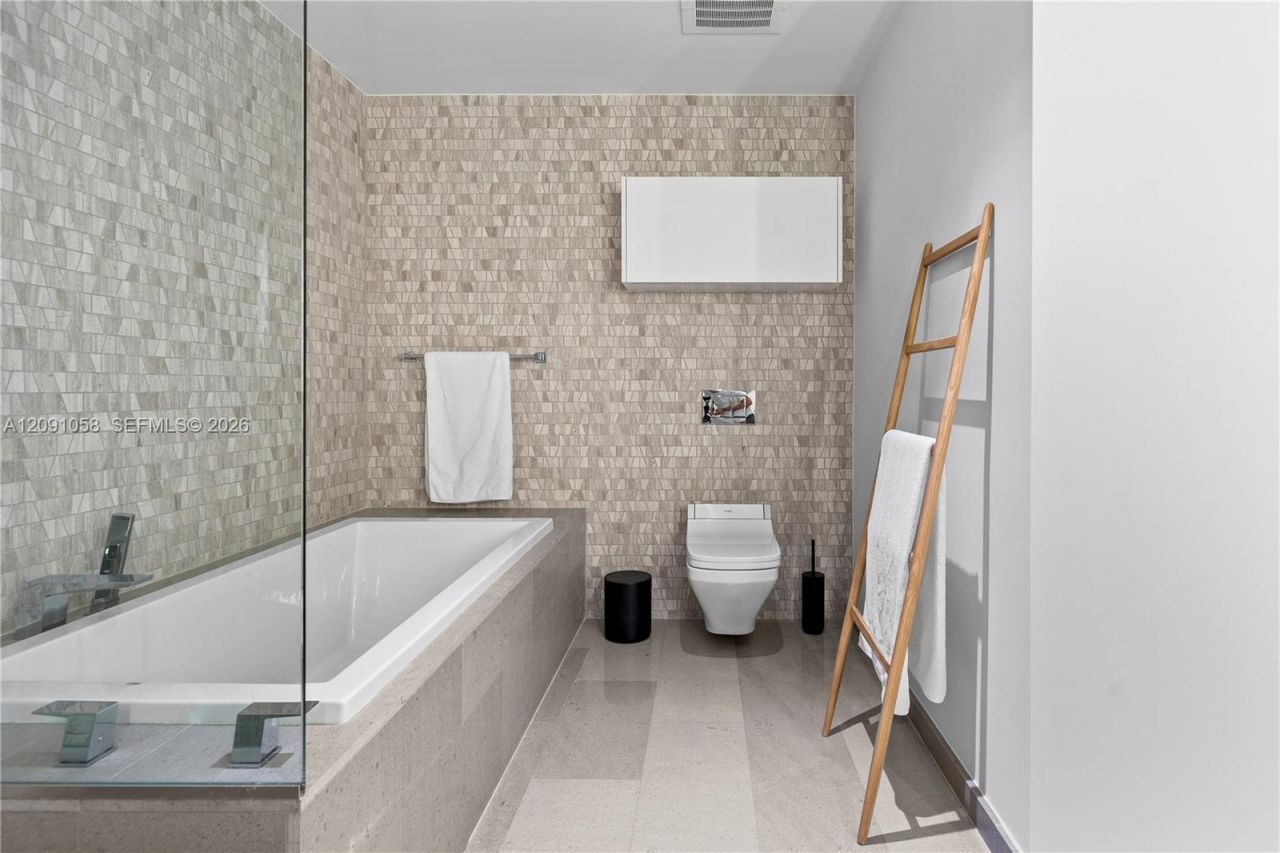 88 SW 7th St , Unit 809, Miami, FL 33130 Photo