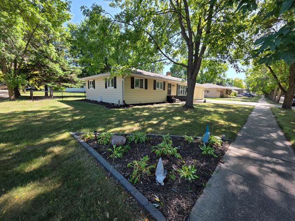 302 10th Street SE, Barnesville, MN 56514