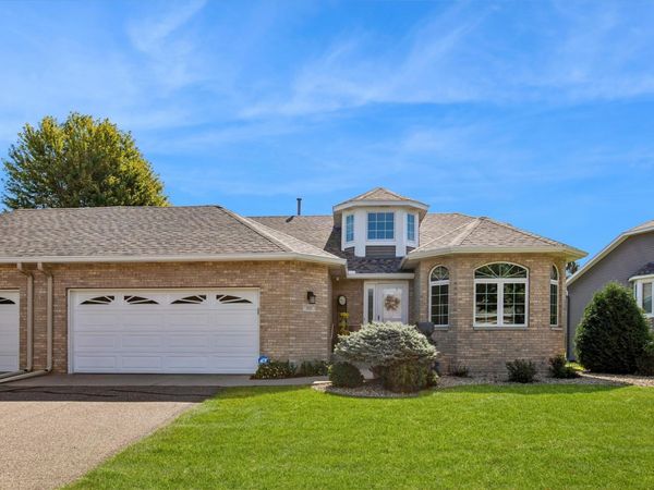 3012 Highpointe Curve, Roseville, MN 55113