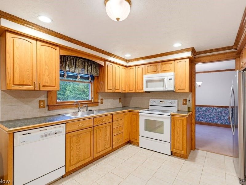4209 Sunnyview Drive, Uniontown, OH 44685 Photo 7