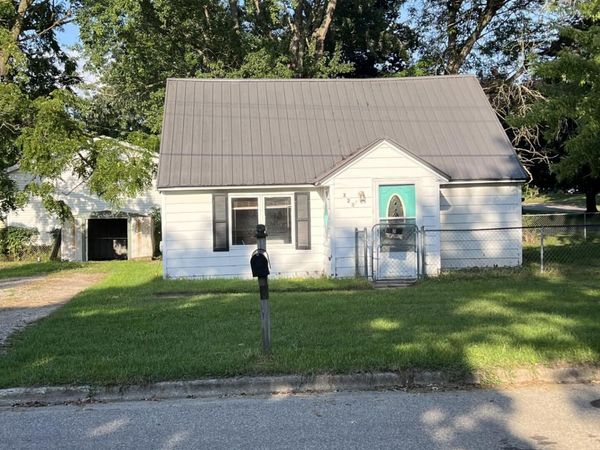 221 Hillcrest Avenue, Fremont, MI 49412