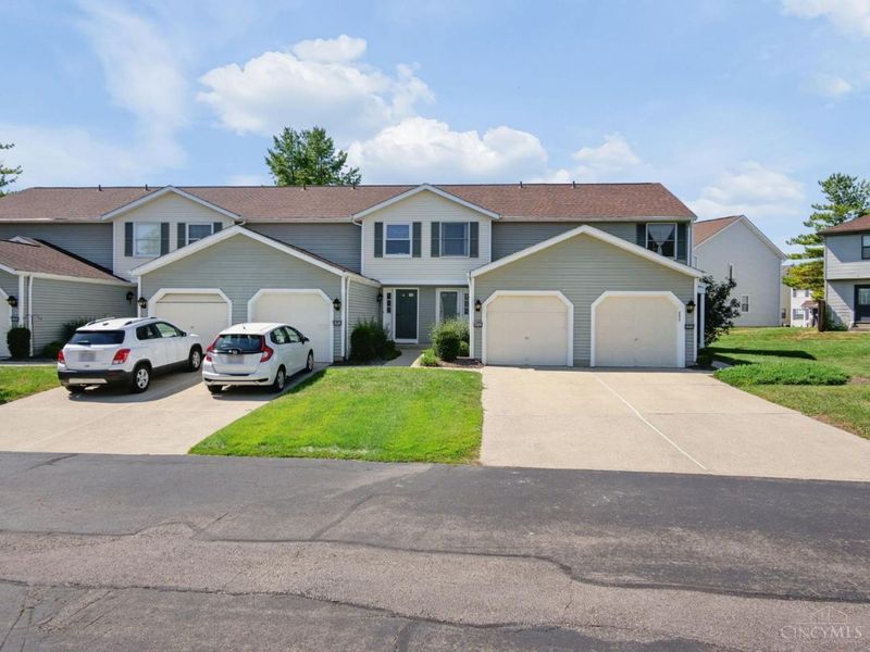 8062 Mill Rock Drive, West Chester, OH 45069 Photo 2