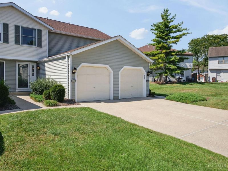8062 Mill Rock Drive, West Chester, OH 45069 Photo 3
