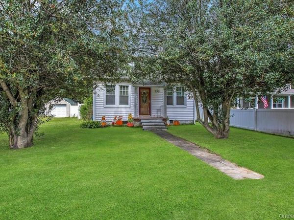 7 Eastover Road, Sayville, NY 11782