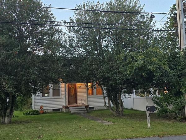 7 Eastover Road , Sayville, NY 11782