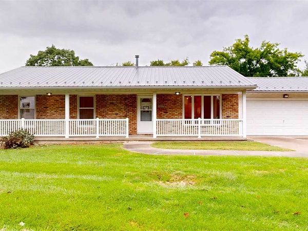 527 Mahaska Ct, Iowa City, IA 52246