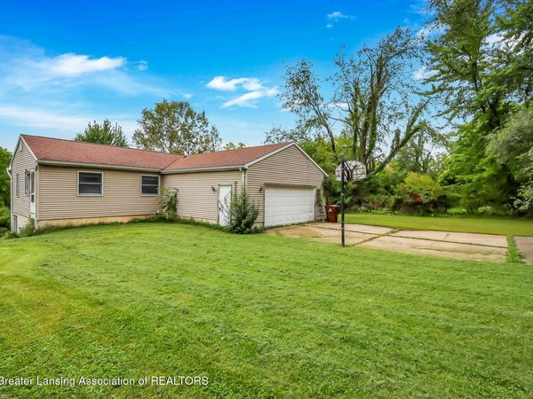 15436 S Airport Road, Lansing, MI 48906