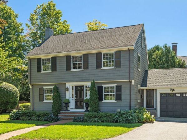 4 Woodlawn Oval, Wellesley, MA 02481