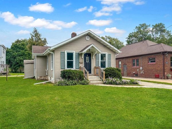1405 S VAN BUREN STREET, Green Bay, WI 54301