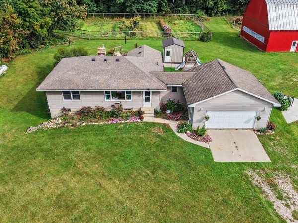 1149 W 40th Street, Fremont, MI 49412