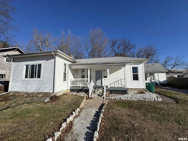 128 W ADAMS Street, Macomb, IL 61455