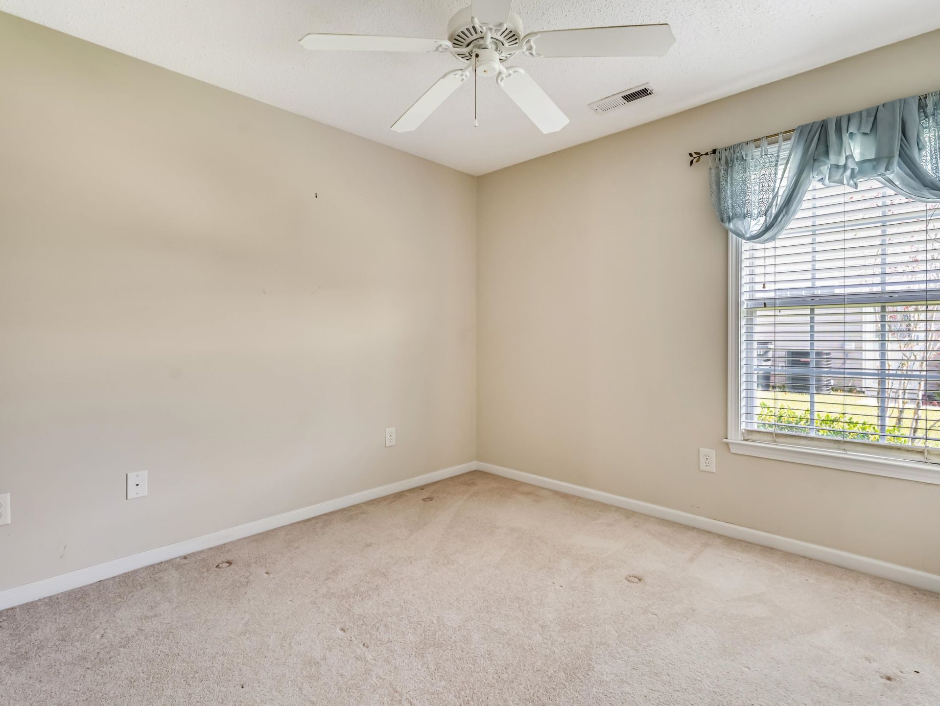 401 Barton Loop  Photo 19