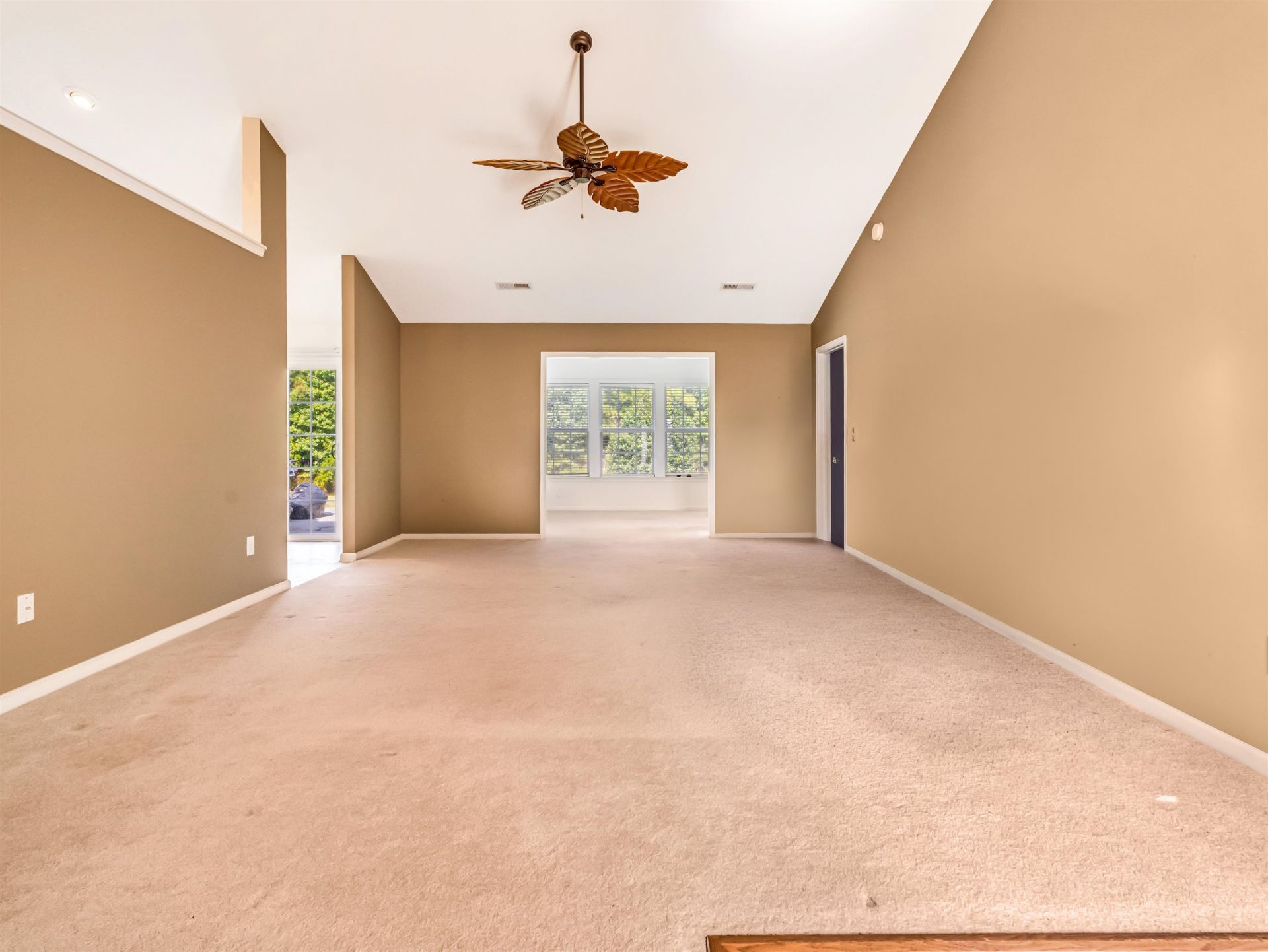401 Barton Loop  Photo 5